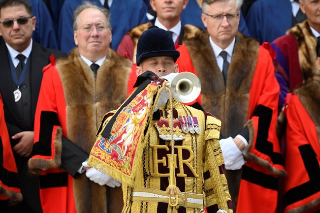 Ο Κάρολος Γ' ανακηρύχθηκε Βασιλιάς: ''Θα αφιερώσω όση ζωή μου απομένει στο νέο μου ρόλο''