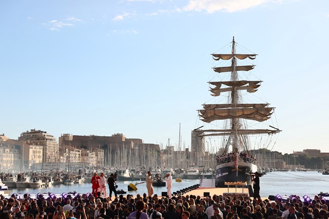 Γαλλία: Φαντασμαγορική η τελετή για την άφιξη της Ολυμπιακής Φλόγας στο Λιμάνι της Μασσαλίας