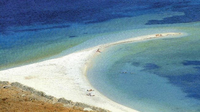 Αυτές είναι οι καλύτερες παραλίες των Κυκλάδων