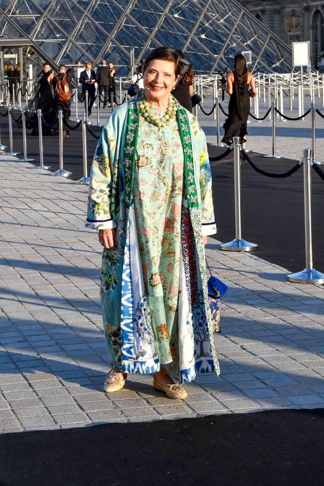 Ιζαμπέλα Ροσελίνι: Η αντισυμβατική εμφάνιση της στην εβδομάδα Μόδας στο Παρίσι μας θύμισε πως είναι "μια και μοναδική"