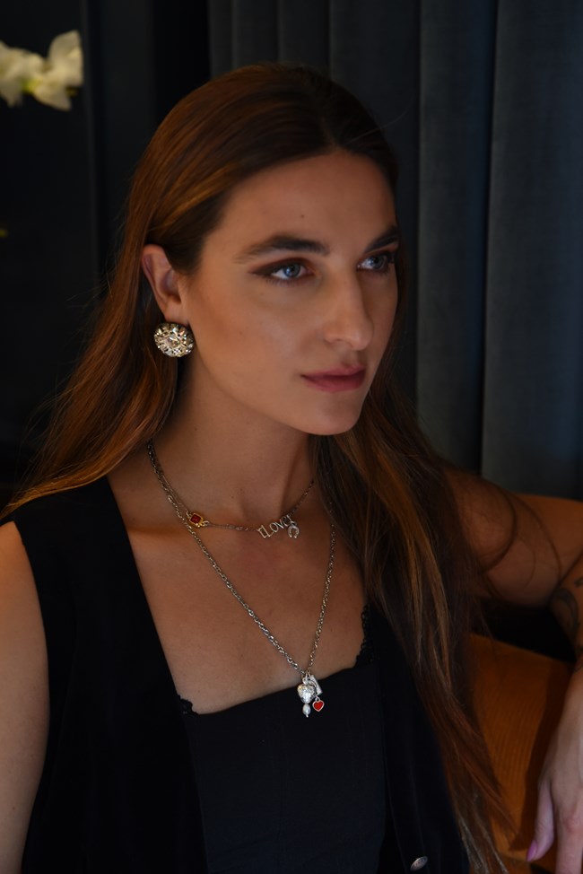 Marivee: Όταν η Βασιλική Ρούσσου φτιάχνει κοσμήματα οραματίζεται τη γυναίκα που είναι χαρούμενη με αυτό που είναι