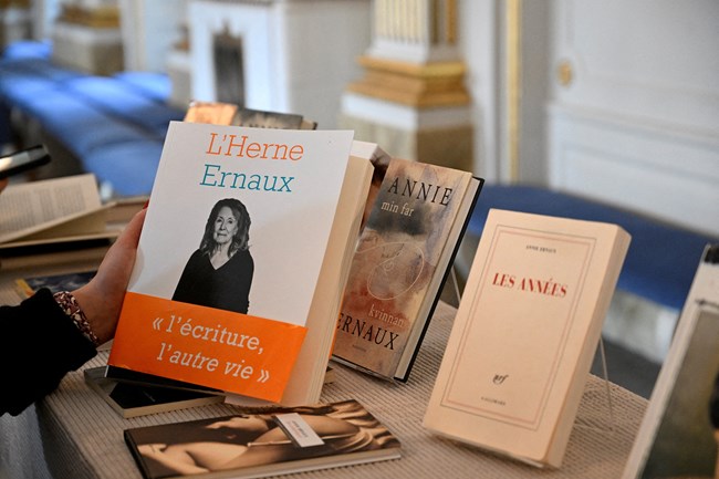 Στη Γαλλίδα συγγραφέα Ανί Ερνό το Νόμπελ Λογοτεχνίας για "το θάρρος και την οξύνοιά" της