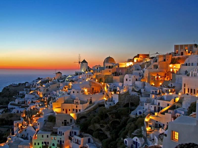 Αυτό το ελληνικό νησάκι είναι η «νέα Σαντορίνη» 