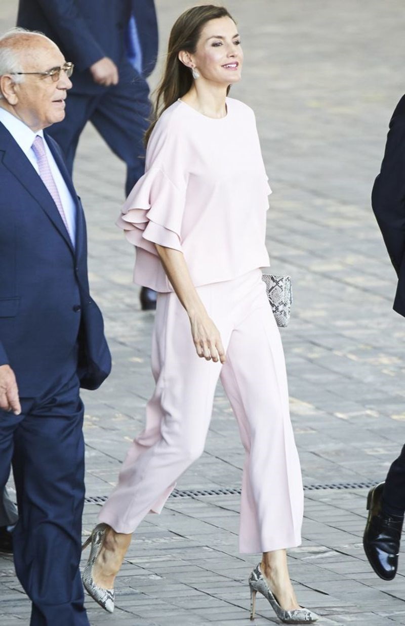 4 φορές που η βασίλισσα Λετίσια έδωσε μαθήματα μόδας ντυμένη από τα Zara