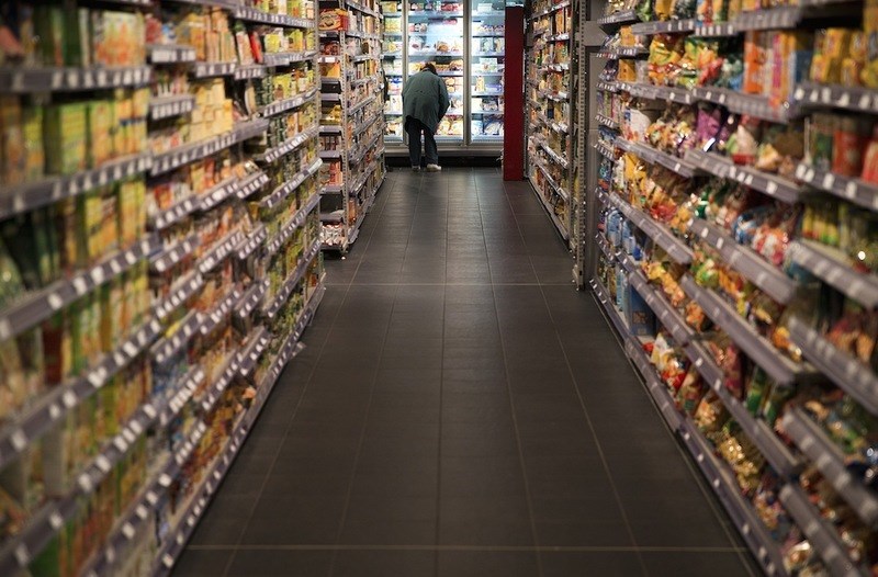 Η Γαλλία υποχρεώνει τα σούπερ μάρκετ να δίνουν τα απούλητα τρόφιμα στους φτωχούς