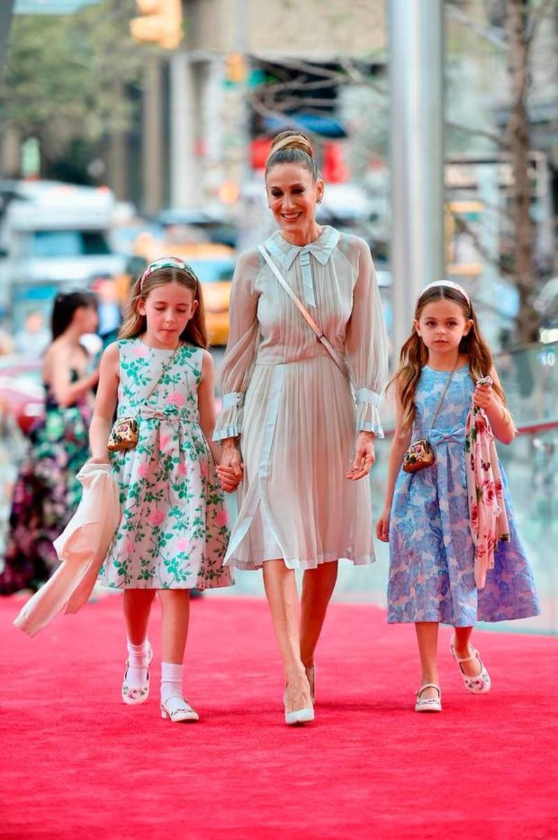 H ασορτί εμφάνιση της Sarah Jessica Parker με τις δίδυμες κόρες της 
