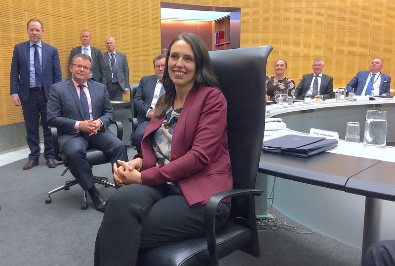 H 38χρονη πρωθυπουργός της Νέας Ζηλανδίας επέστρεψε μετά την άδεια μητρότητας. Το μήνυμα που περνάει