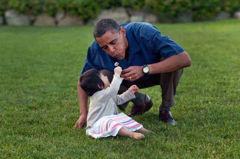38 εικόνες που αποδεικνύουν ότι τα πιτσιρίκια λατρεύουν τον Ομπάμα