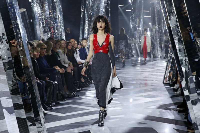Louis Vuitton: Το πιο εντυπωσιακό show από τις πασαρέλες του Παρισιού 