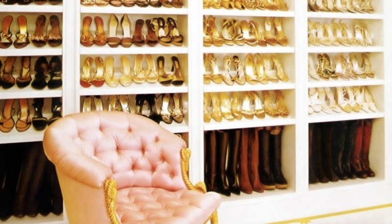 Η ασύλληπτη ντουλάπα της Μαράια Κάρεϊ με τα χίλια ζευγάρια παπούτσια έχει το μέγεθος μιας boutique