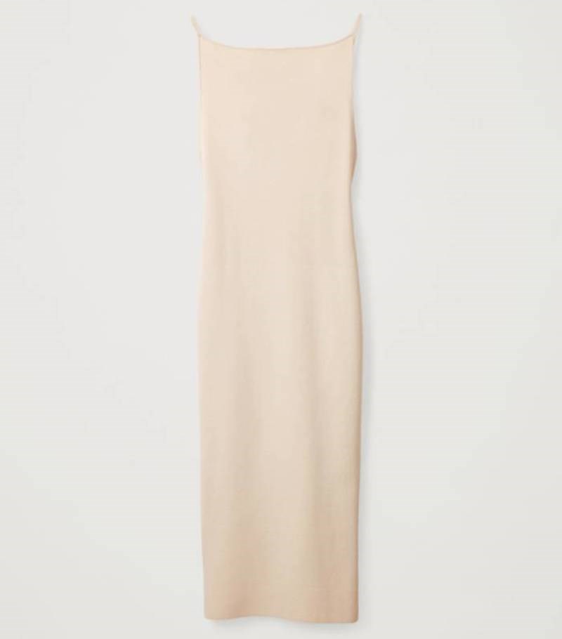 Το θρυλικό «γυμνό» φόρεμα της Κάρι Μπράντσο κυκλοφορεί ξανά σε μία πιο σύγχρονη εκδοχή