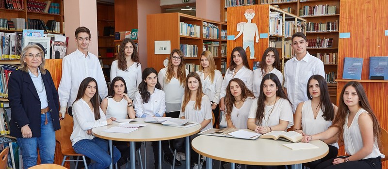 16χρονοι μαθητές υπογράφουν μια ελληνική πατέντα που χαρίζει ζωή