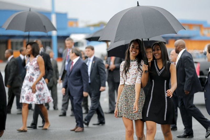 Οι κόρες Ομπάμα και οι πιο εντυπωσιακές τους εμφανίσεις.Όλα τα looks με τις τιμές τους