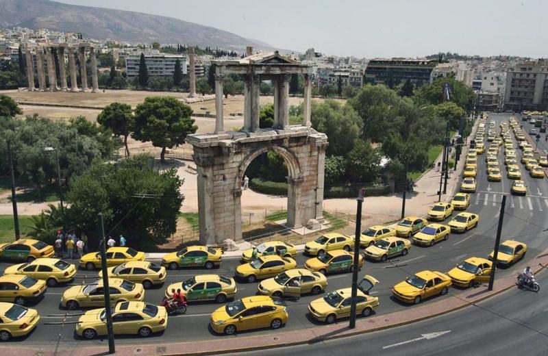 Κίτρινη φυλή: 6 αγαπημένες συνήθειες των Αθηναίων ταξιτζήδων