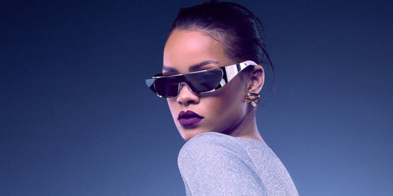 Δείτε πρώτοι τα γυαλιά ηλίου που σχεδίασε η Rihanna για τον οίκο Dior
