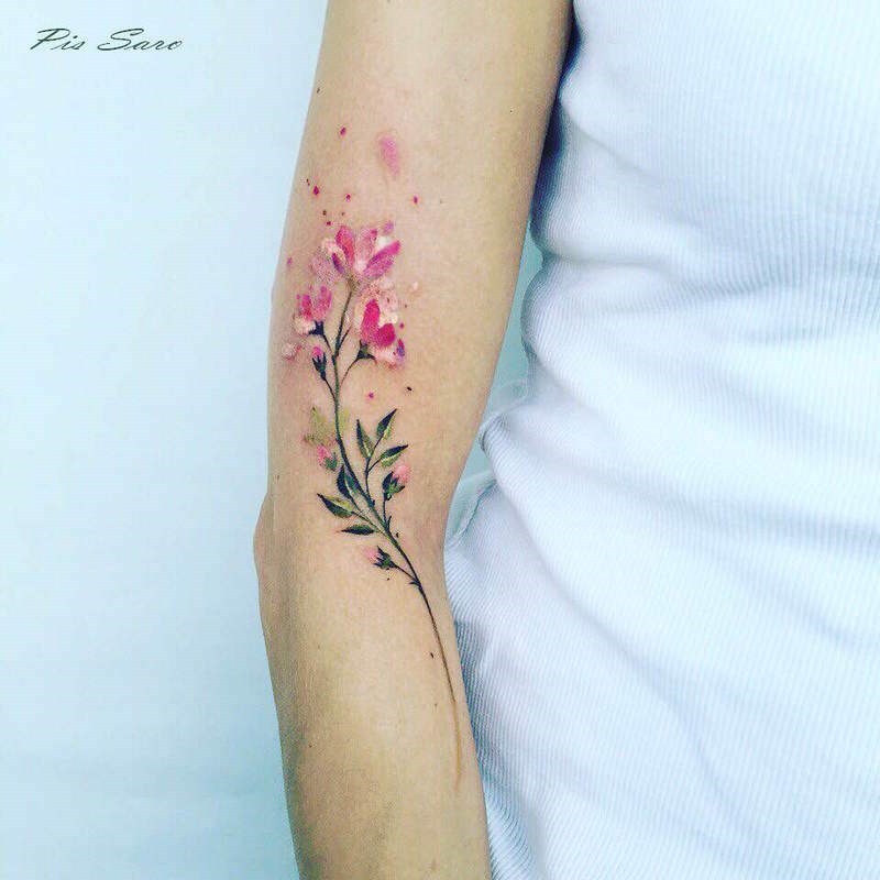 H Pis Saro δημιουργεί τατουάζ εμπνευσμένα από τις βόλτες της σε κήπους