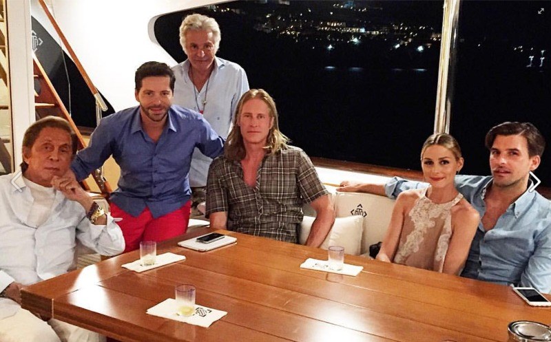 Ο Valentino και η Ολίβια Παλέρμο κάνουν διακοπές στην Ελλάδα σε πολυτελές γιοτ