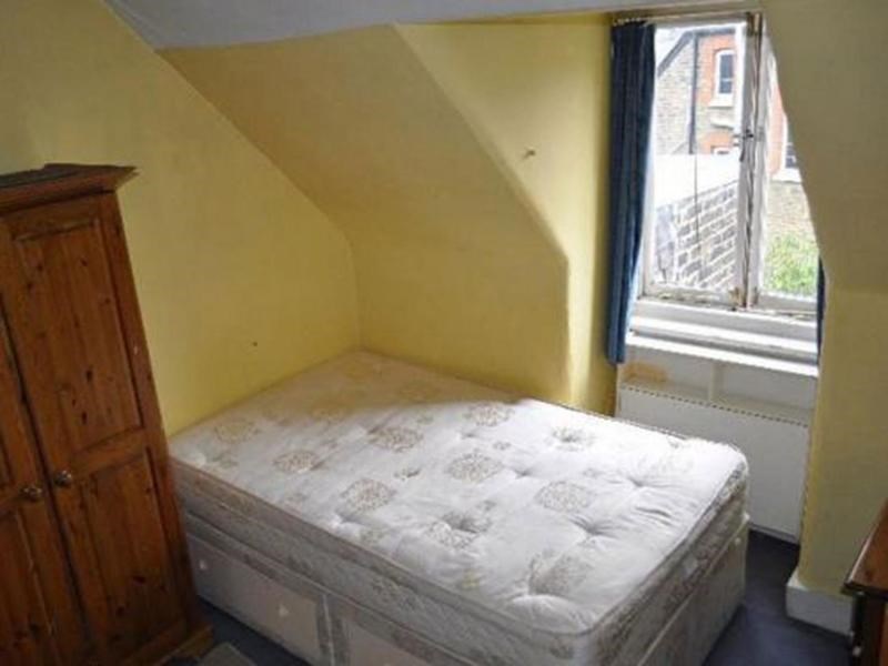 Αυτό το διαμέρισμα στο Λονδίνο με την εξωφρενικά χαμηλή τιμή κρύβει μια έκπληξη