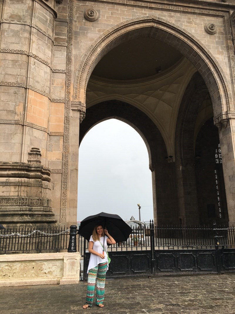 Η Άρτεμις Καλαντζάκου πήγε στη Μουμπάι της Ινδίας, με μουσώνες για δουλειά και μας το περιγράφει 