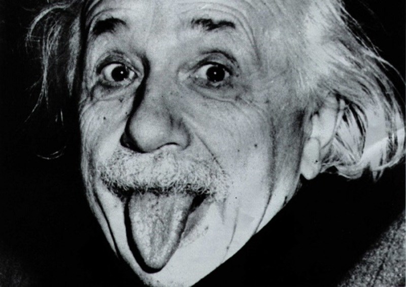 Γιατί βγάζει τη γλώσσα ο Αϊνστάιν στη θρυλική φωτογραφία, η οποία πουλήθηκε για 74.324 δολάρια; 