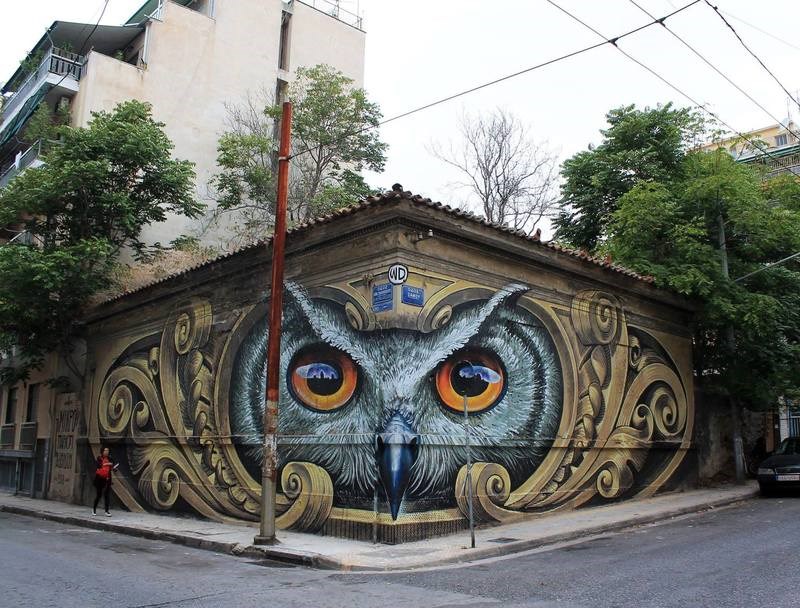 Aυτό το γκράφιτι σε γωνιά της Αθήνας έχει γίνει εμμονή του διαδικτύου σε όλο τον πλανήτη