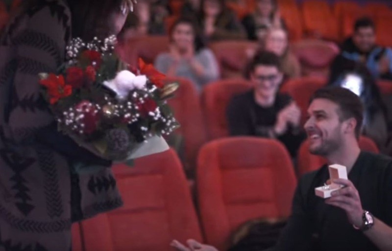 Θεσσαλονίκη: Της έκανε πρόταση γάμου στο σινεμά μέσω ενός trailer