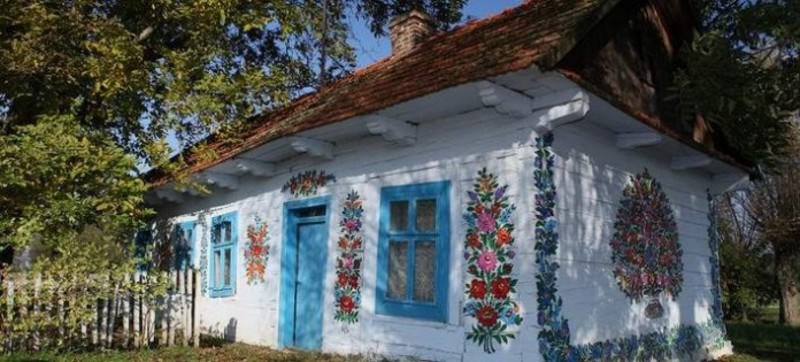 Που βρίσκεται το ωραιότερο χωριό στον κόσμο με τα πανέμορφα «λουλουδένια» σπίτια