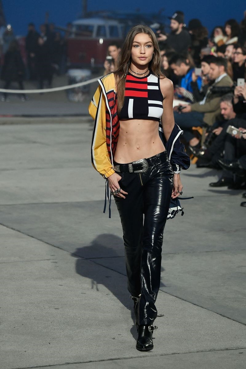  Τo φαντασμαγορικό fashion show του Tommy Hilfiger στο Λος Άντζελες με πρωταγωνίστρια τη Gigi Hadid