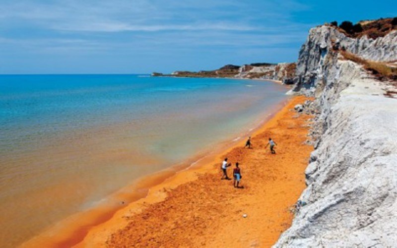 Ποια ελληνική παραλία βρίσκεται στη λίστα με τις πιο παράξενες του κόσμου