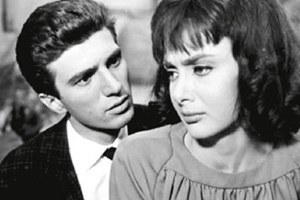 43 χρόνια πριν: Η Μιμή Ντενίση στο γάμο της με τον Γιάννη Φέρτη ήταν μια bohemian νύφη - το μοναδικό νυφικό look