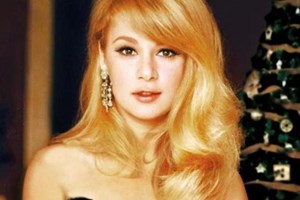 47 χρόνια πριν: Η Αλίκη Βουγιουκλάκη και η Τζένη Καρέζη στην αγκαλιά του Ηλία Καζάν