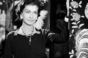 Coco Chanel: Η πρώτη διαφήμιση του αρώματος με πρωταγωνίστρια την Inès de la Fressange πριν από 38 χρόνια
