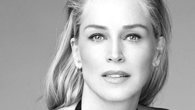 Η Σάρον Στόουν δεν θέλει να είναι τέλεια (και για αυτό είναι)