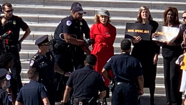 Η Τζέιν Φόντα αφηγείται όσα πέρασε την τελευταία φορά που μπήκε στη φυλακή