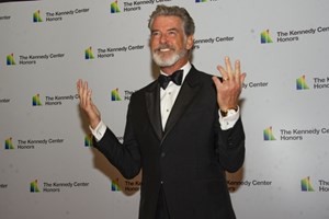 Ο Πιρς Μπρόσναν υμνεί τη σύζυγό του: "Είσαι ο Βορράς, ο Νότος, η Ανατολή και η Δύση μου…"