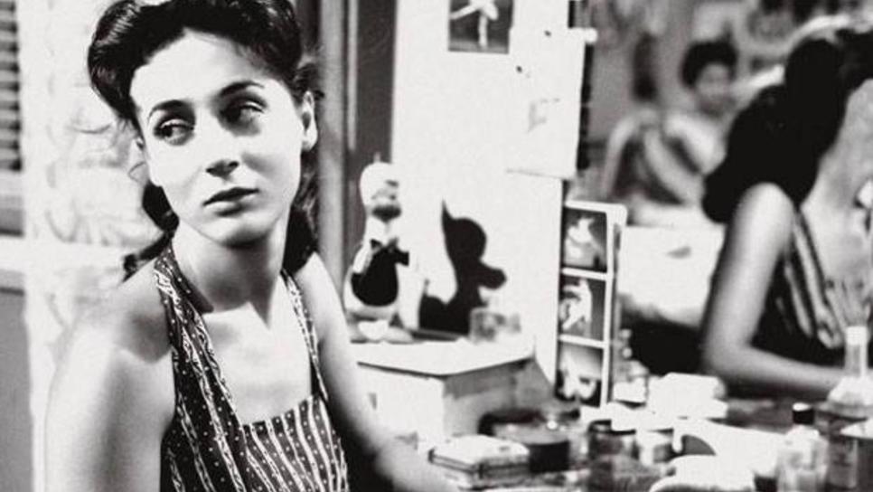 Έλλη Λαμπέτη: Με καρό πουκάμισο και μαντήλι στον λαιμό στο Λονδίνο, πριν από 71 χρόνια