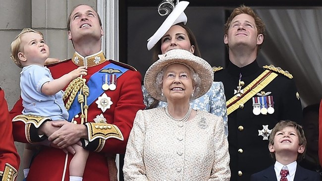 Ο παράδοξος λόγος που η βασίλισσα Ελισάβετ έχει δύο φορές τον χρόνο γενέθλια