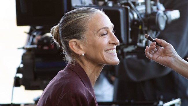 Η Σάρα Τζέσικα Πάρκερ μόλις έκανε το τέλειο χτένισμα για το γραφείο