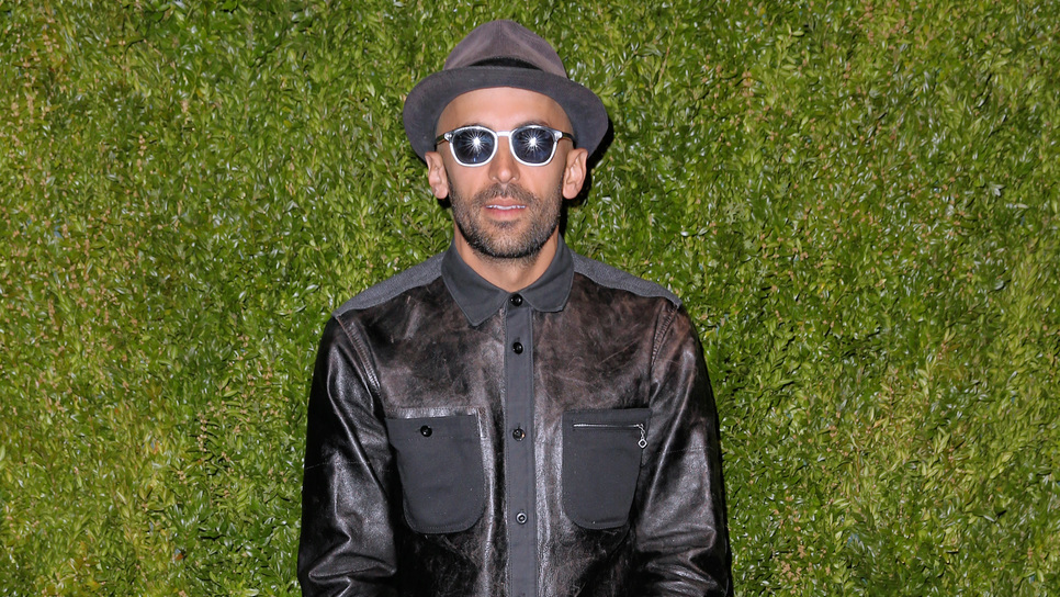 Όταν ο JR κολλούσε στη Λωρίδα της Γάζας χαμογελαστούς Παλαιστινίους και Ισραηλινούς