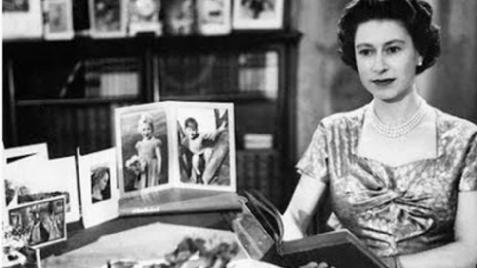 Ο Κλεισθένης φωτογραφίζει την βασίλισσα Ελισάβετ στην μοναδική επίσκεψη της στην Ελλάδα