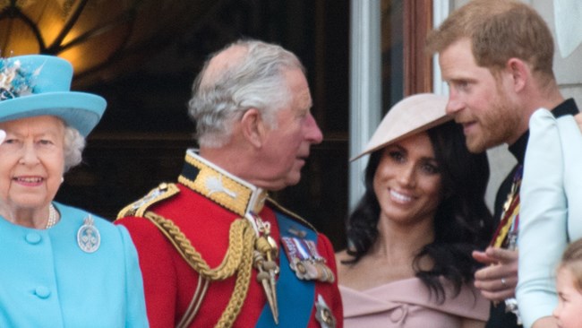 Ο πρίγκιπας Κάρολος προσκάλεσε τον πρίγκιπα Χάρι στο Παλάτι για να γνωρίσει την εγγονή του