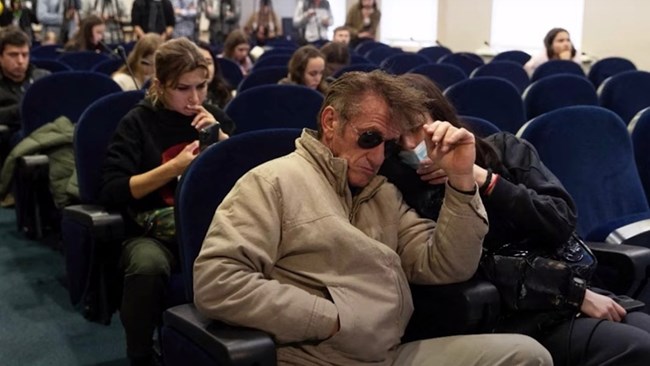 Σον Πεν| Με το εμβληματικό βραβείο "Bob Hope" θα τιμηθεί ο ηθοποιός για το ανθρωπιστικό του έργο