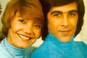 Άντζελα Γκερέκου: Εντυπωσιακή νύφη με λευκή δαντελένια δημιουργία στο πλευρό του Τόλη Βοσκόπουλου, πριν από 29 χρόνια