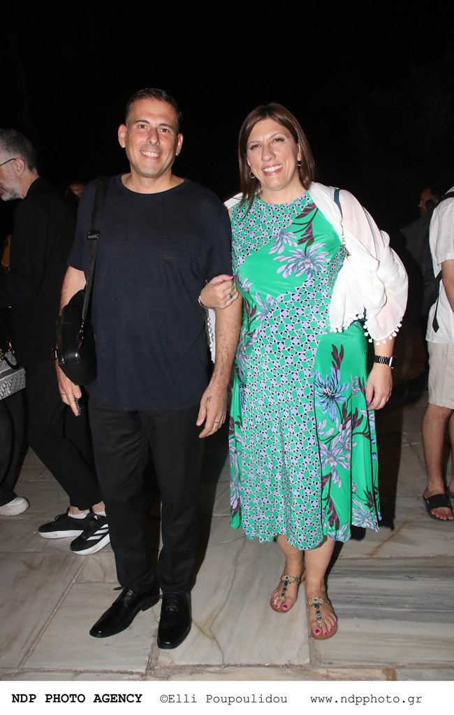 Ζωή Κωνσταντοπούλου: Με floral φόρεμα στο Ηρώδειο και αγκαζέ τον Διαμαντή Καραναστάση