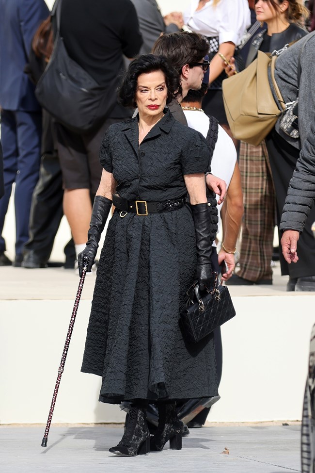 Η Μπιάνκα Τζάγκερ φόρεσε μια δημιουργία Dior όπως μόνον εκείνη ξέρει να το κάνει