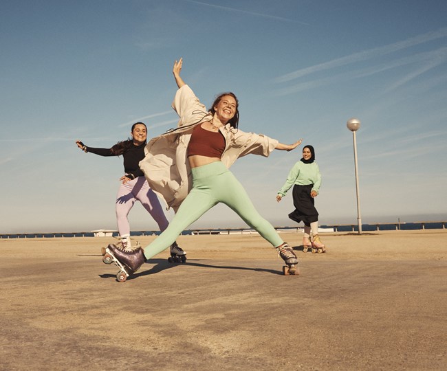 H&M Move: Η Τζέιν Φόντα είναι η νέα πρωταγωνίστρια στην πρώτη καμπάνια του αθλητικού brand