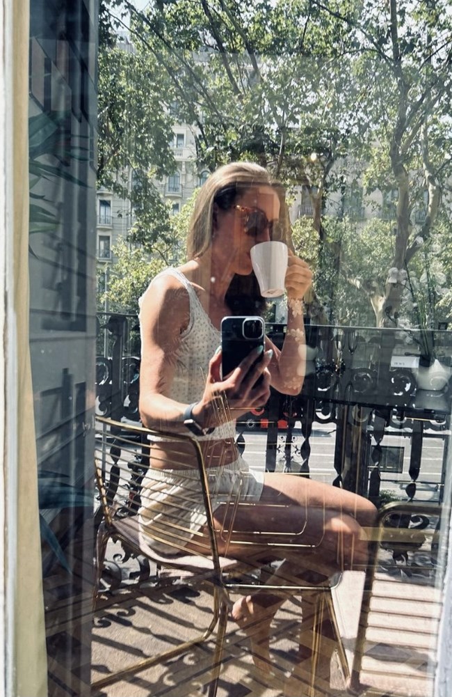 Το άλλο πρόσωπο της Σάνα Μάριν, πρώην πρωθυπουργού της Φινλανδίας -ανέμελη και σέξι στο instagram