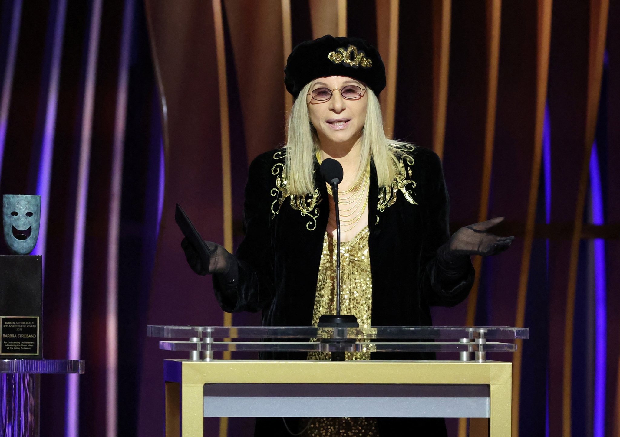 Η Μπάρμπρα Στρέιζαντ εύχεται στον σύζυγό της, Τζέιμς Μπρόλιν χρόνια πολλά για τα 84α γενέθλιά του με τον πιο γλυκό τρόπο