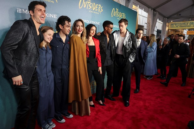 H Αντζελίνα Τζολί και η κόρη της, Βιβιέν στο κόκκινο χαλί της πρεμιέρας του Broadway