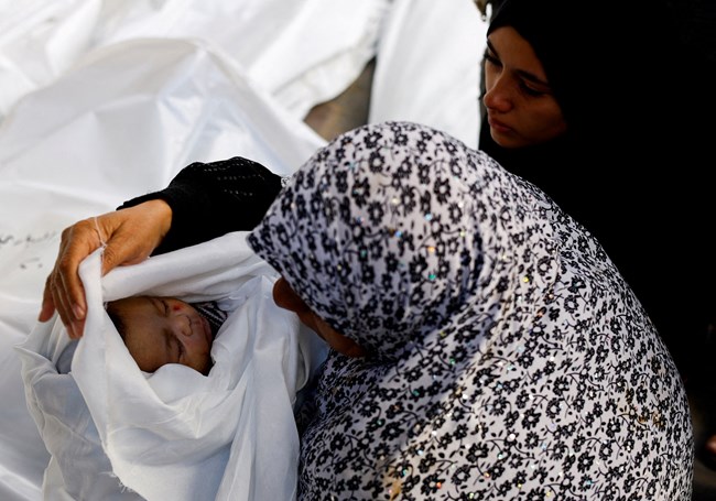 Γάζα: Όταν οι ψυχές περνούν και χάνονται- μωράκι γεννιέται κατά τη διάρκεια του πολέμου και σκοτώνεται από ισραηλινά πυρά